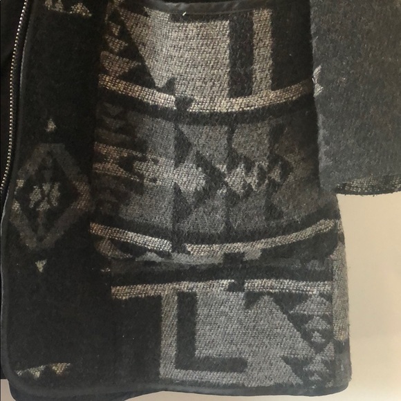 Fun Aztec pattered Jacket - Picture 3 of 3